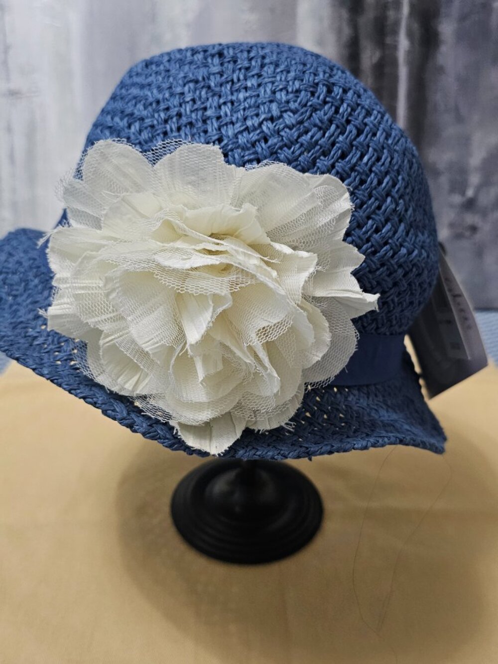 NEW D&Y Hand Block Crafted Blue Straw Fedora w/ Oversized White Flower One Size - Picture 4 of 6